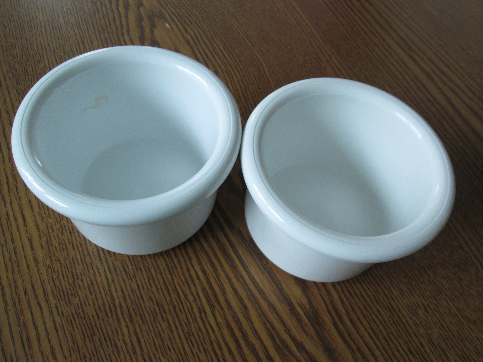 Crock style bird or pet water/food plastic dish 08" oz.bowl set of 2
