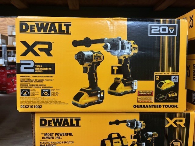 DEWALT DCK2101QQ2 HAMMER DRILL / IMPACT DRIVER COMBO KIT