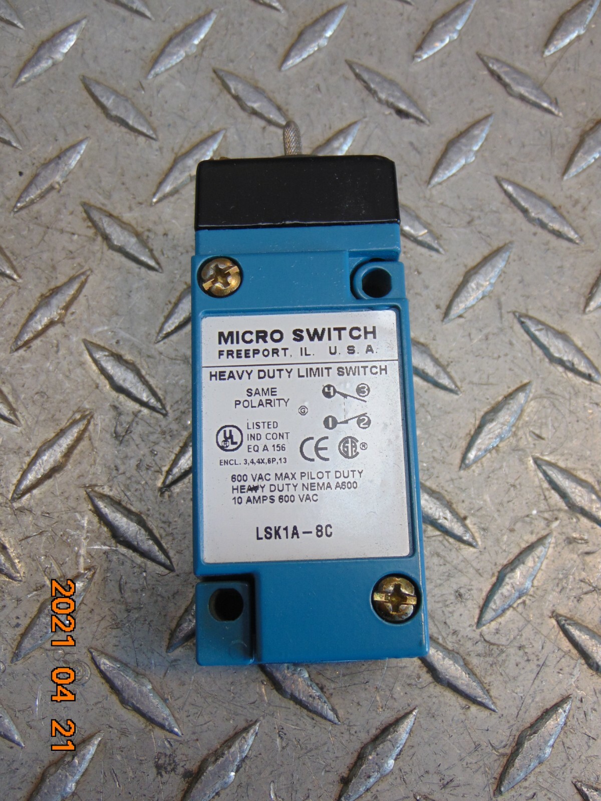 NEW MICRO SWITCH LSK1A-8C LIMIT SWITCH with OPERATOR HEAD *FREE SHIPPING*