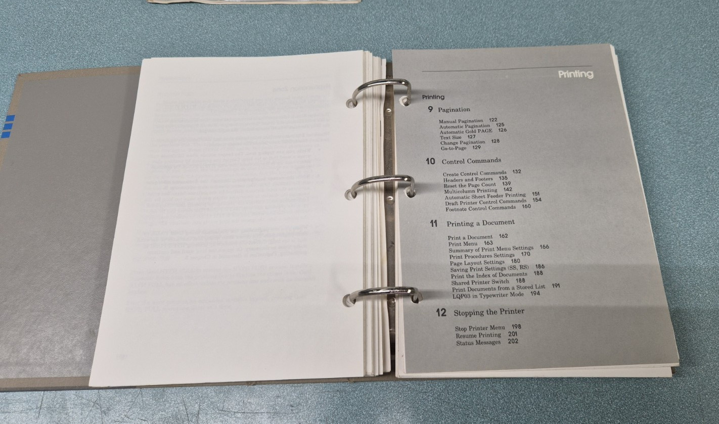 DECmate User Guides + 2 floppy disks, System Overview and System Test. UNTESTED