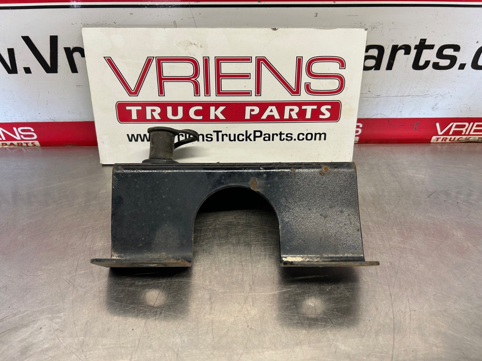 KENWORTH P11-1013 BRACKET-JUMP START