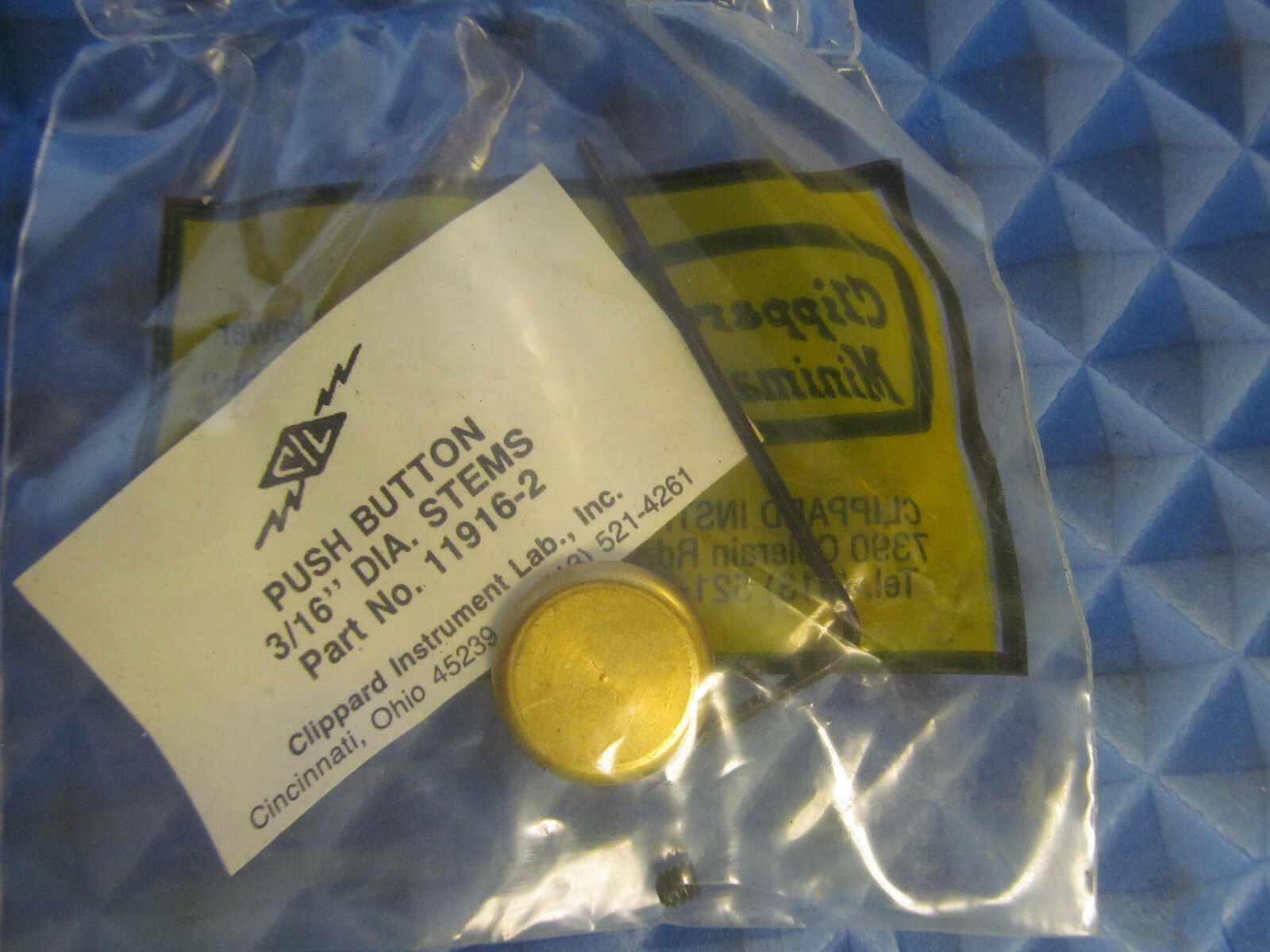 New Clippard Push Button 11916-2 3/16" Dia Stems (Lot of 5 pcs)