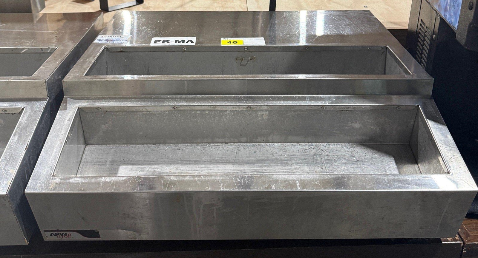 APW WYOTT RTR-8 28 7/10" COUNTERTOP REFRIGERATED PREP RAIL