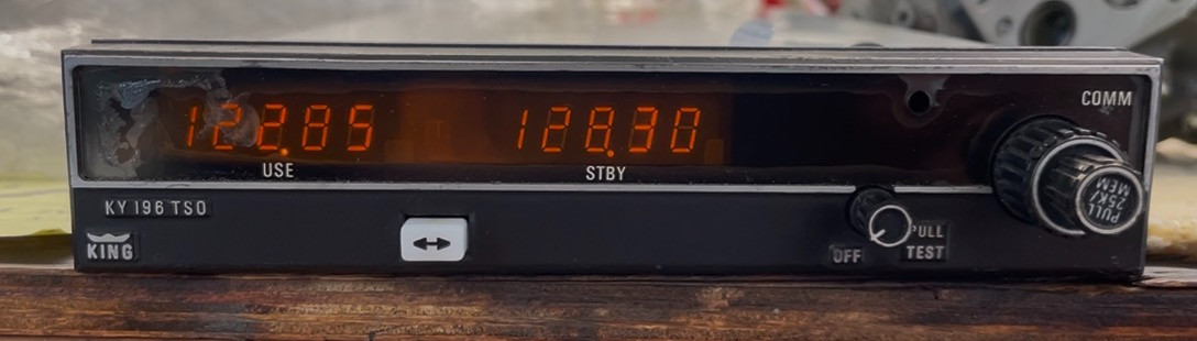 King Radio KY-196, VHF COMM P/N : 064-1019-00  LCD WORK FINE