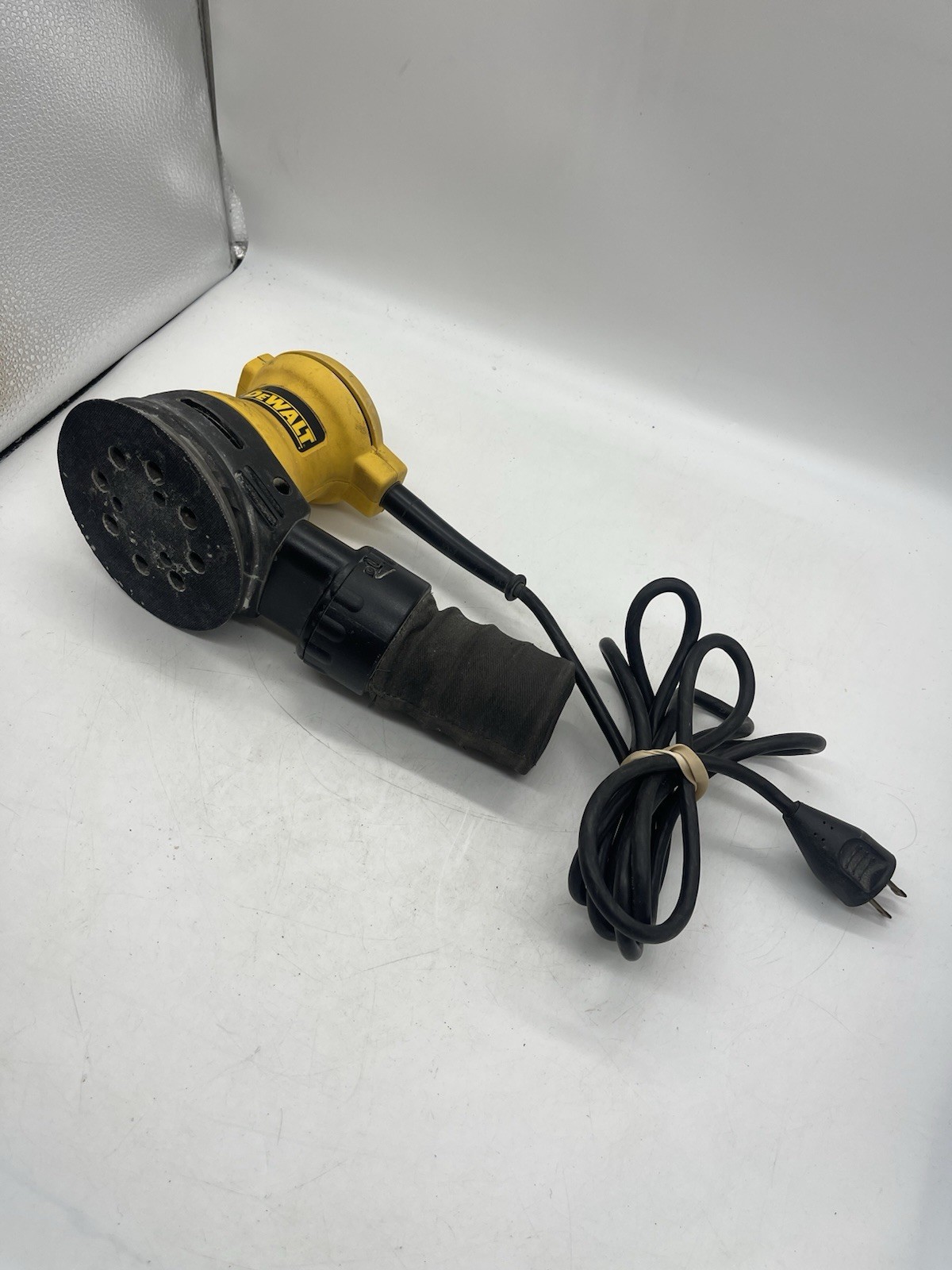 DeWalt DW421 Corded Orbital  5" Disc Palm  Sander Hook N Loop Pad  Bag E440