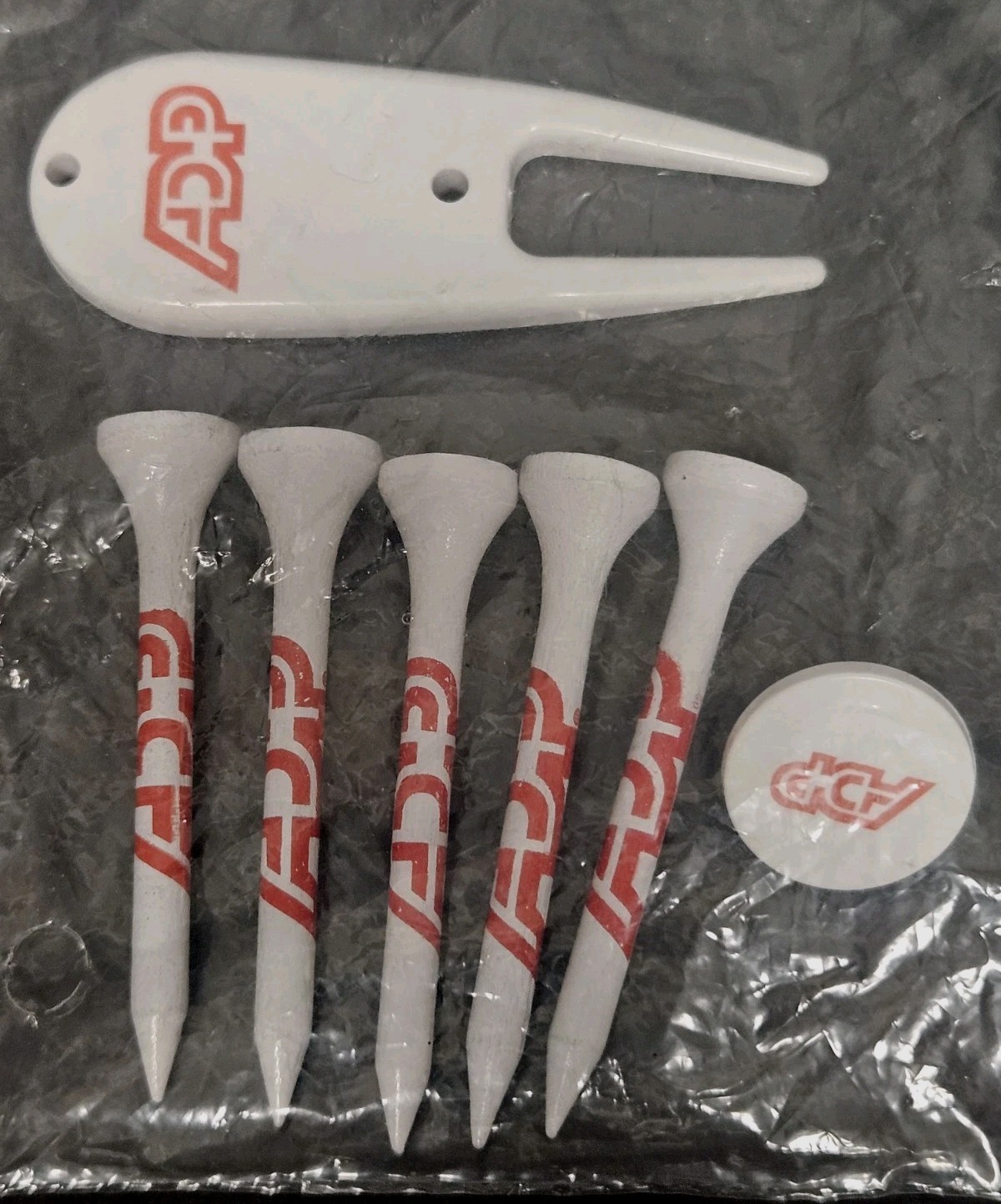 ADP Golf Set - 5 Golf Tees, Marker And Divet Tool
