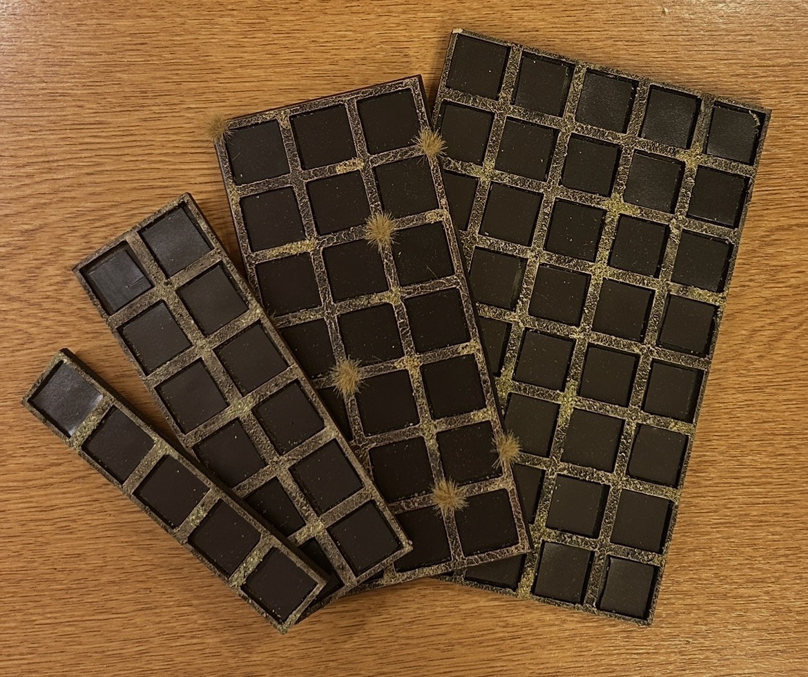 Warhammer the Old World Conversion Movement Trays, 20mm to 25mm base size