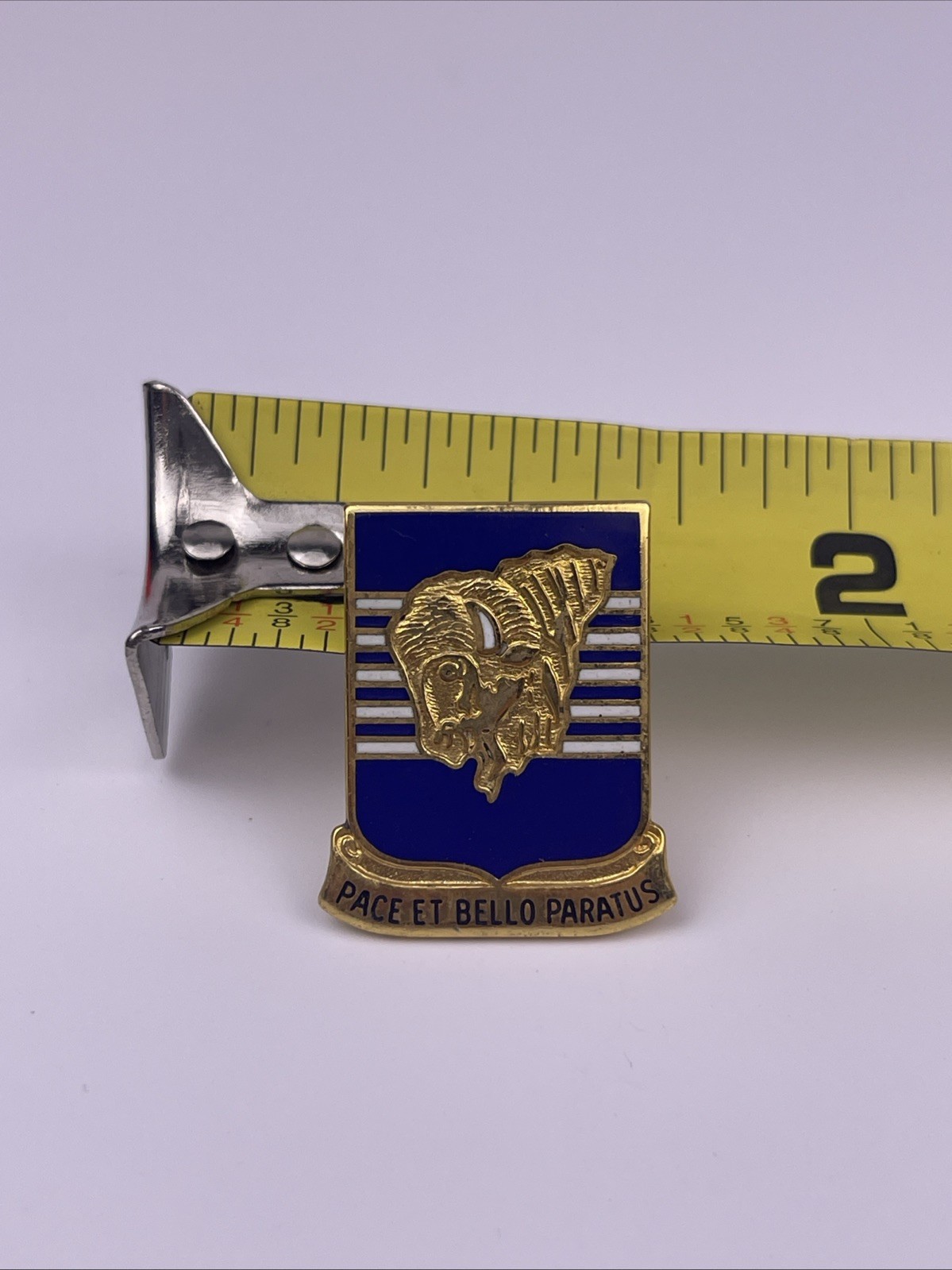 U.S. Military 392nd Infantry Regiment DI DUI Crest Pin Insignia PACE ET BELLO