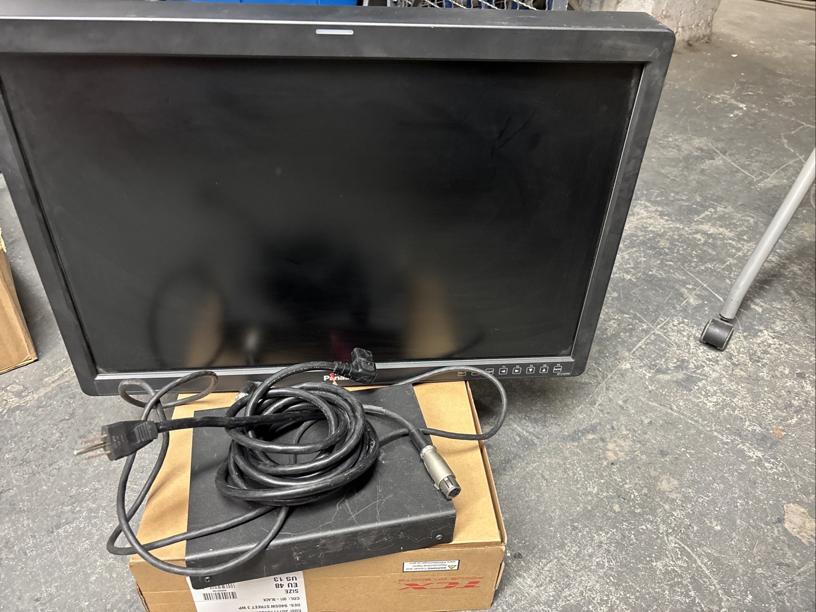 Panasonic BT-LH2550P 26" HD Widescreen LCD Broadcast Video Monitor (HD-SDI)