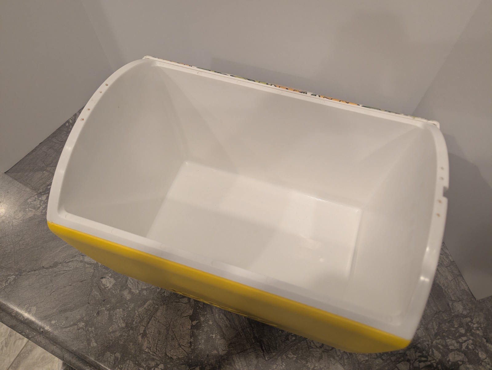 Vintage Igloo Playmate Elite Yellow Pineapple Cooler- MINT