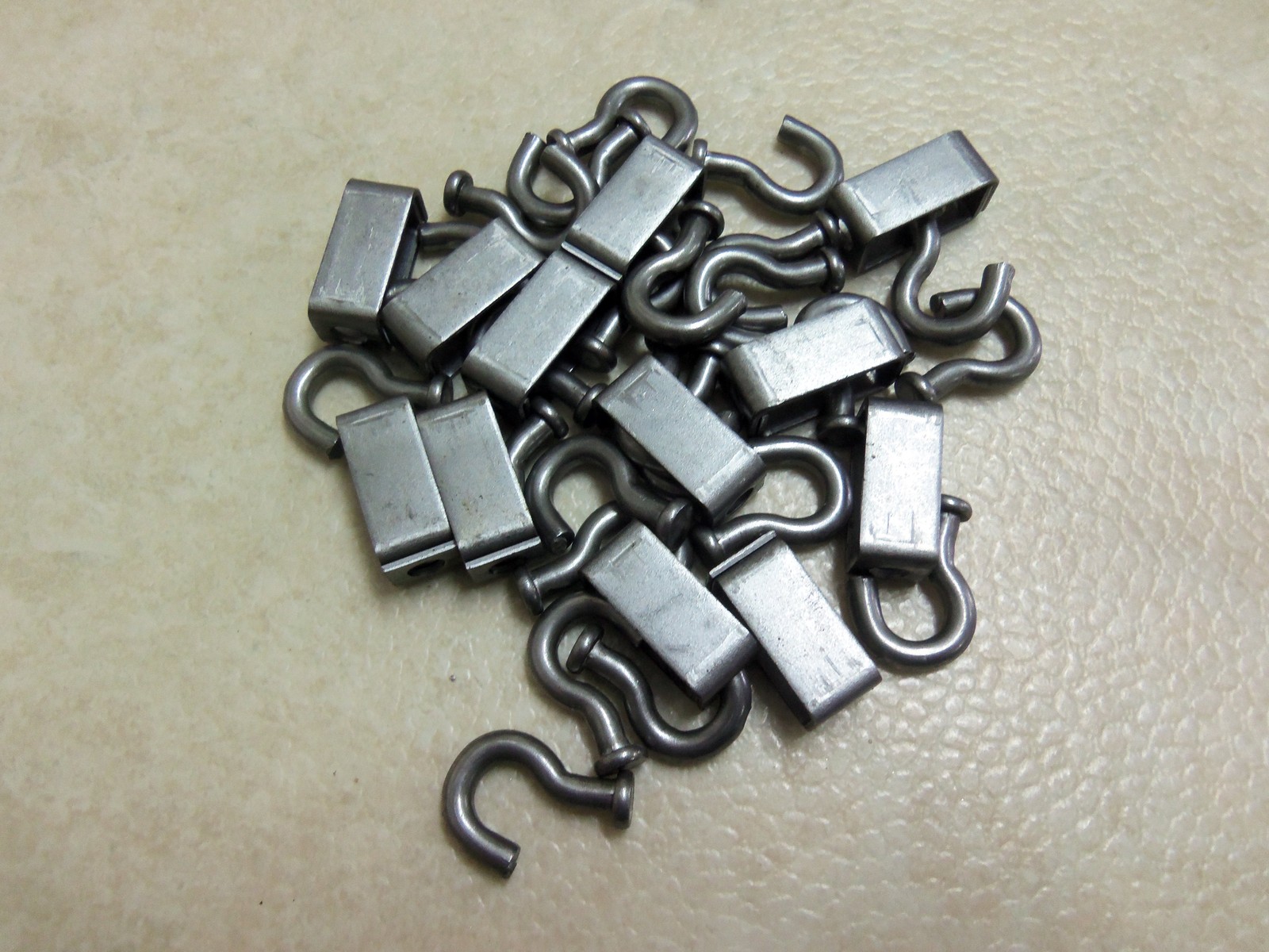 12 Box Swivels  (1 Dozen) Swivels Traps  Trapping Coyote Fox Bobcat