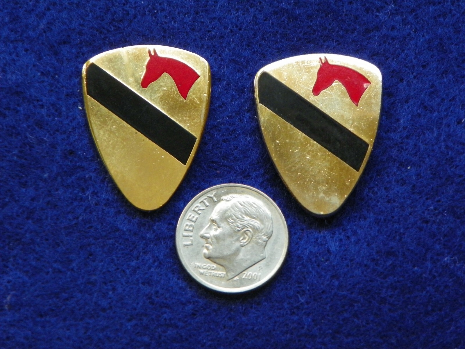 VIETNAM ORIGINAL MATCHED PAIR OF R.C.T. 1ST CALVARY ARMY COLLAR INSIGNIAS