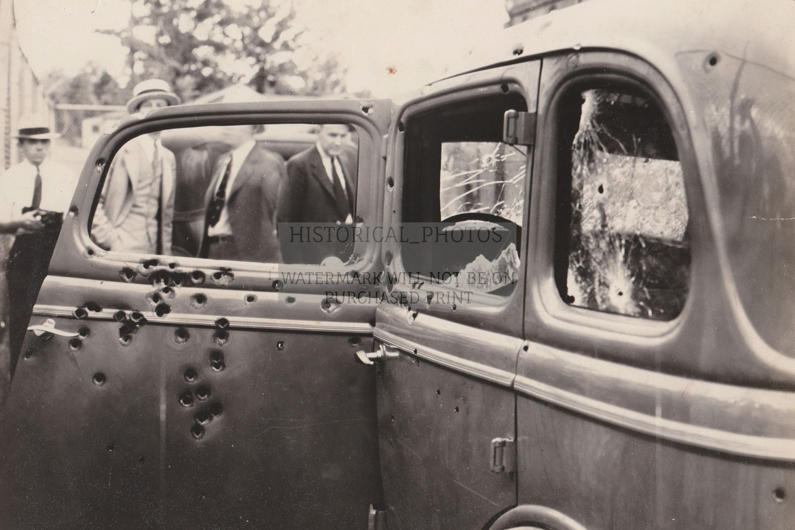 BONNIE AND CLYDE'S BULLET HOLE RIDDLED CAR 1934 4X6 POSTCARD PHOTO
