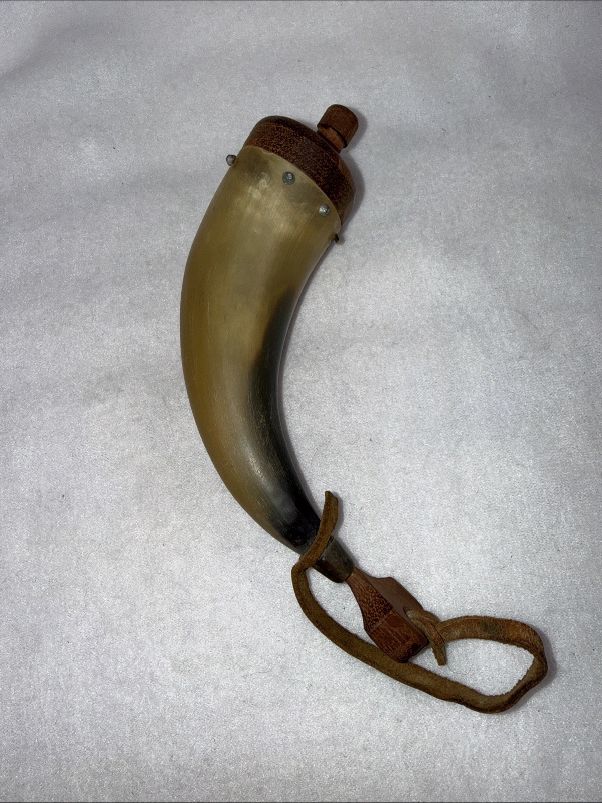 ANTIQUE 7.5" POWDER HORN HAND CARVED WOOD STOPPERS LEATHER 19th century