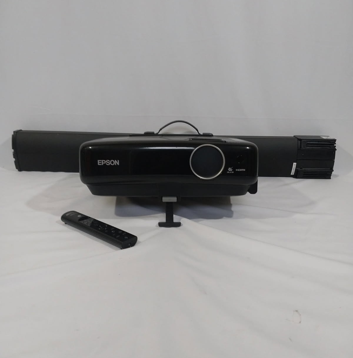 EPSON MG-50 LCD Home Theater Projector With Epson ES 1000 Screen