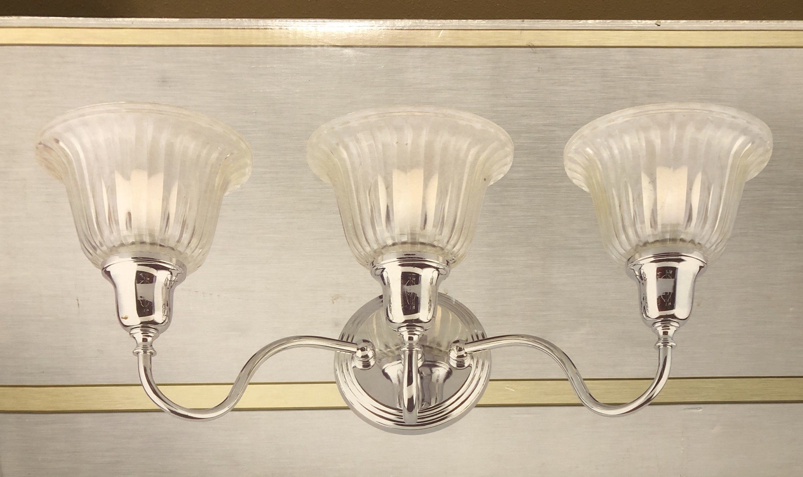 Decor By Stiffel Chelsea Precious Metals Vanity Bath Light 3-E26 Chrome 26” New