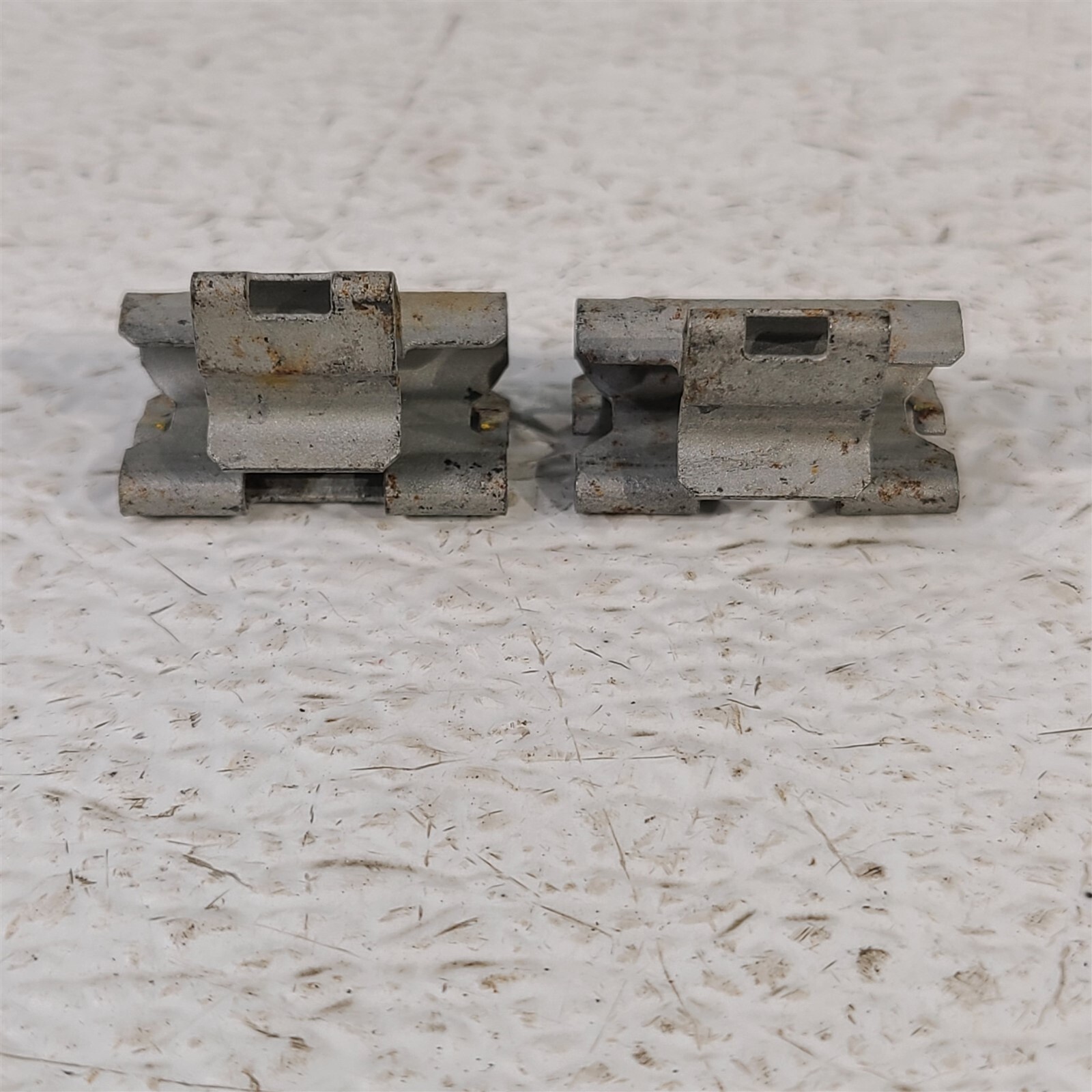 10-15 Camaro SS Interior Door Panel Clips 11611577 (2) Pieces Oem AA7029