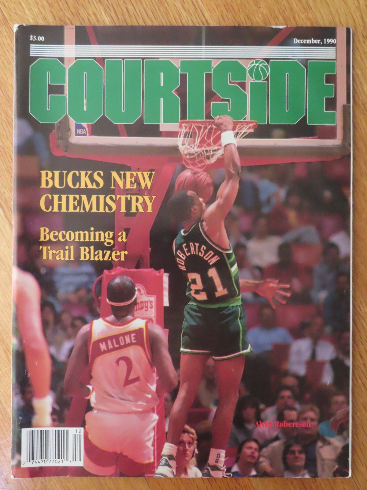 COURTSIDE MILWAUKEE BUCKS December 1990 Program ALVIN ROBERTSON