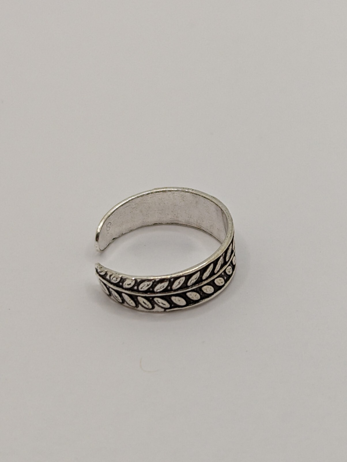 Sterling Silver Toe Ring. Vine With Leaves Design. Adjustable Size. 925 Silver