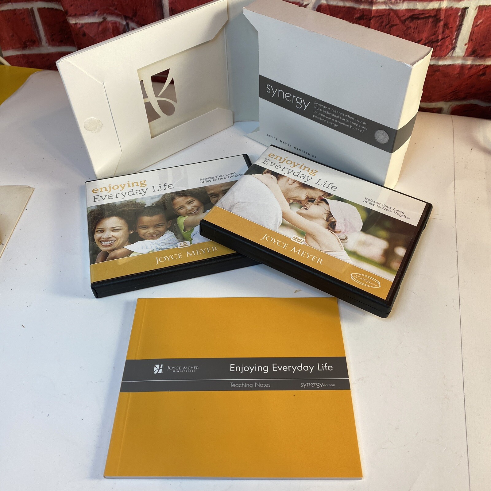 JOYCE MEYER MINISTRIES Synergy  Edition Everyday Life Includes Booklet and 3 CDs