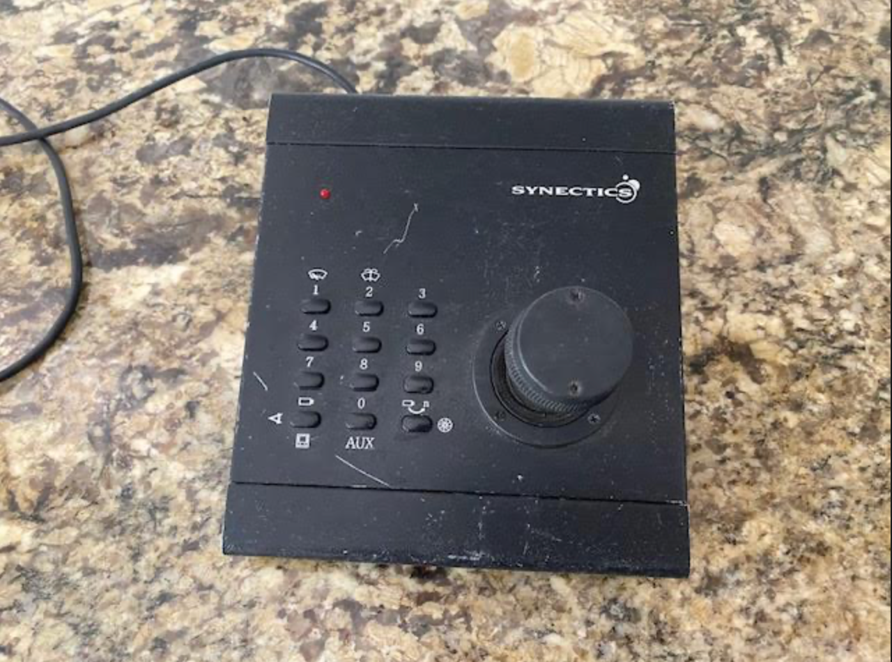 THE SYNECTICS MODEL SYN-071KB PTZ SPEED DOME INDUSTRIAL CCTV KEYBOARD CONTROLLER