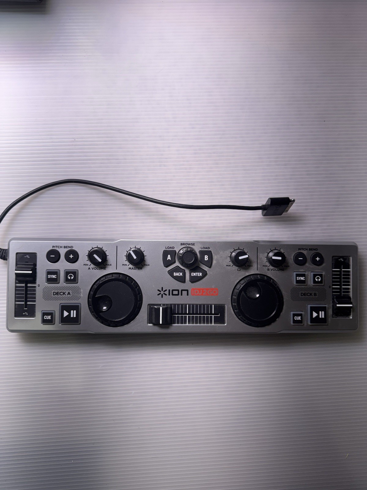iDJ2GO DJ System For iPad iPhone & iPod Touch DJ With Your Music-ION