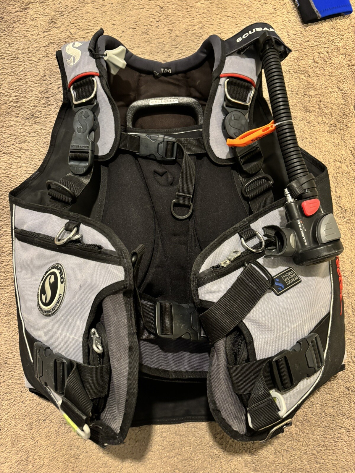 ScubaPro Bella w/Air2 BCD - Black/White