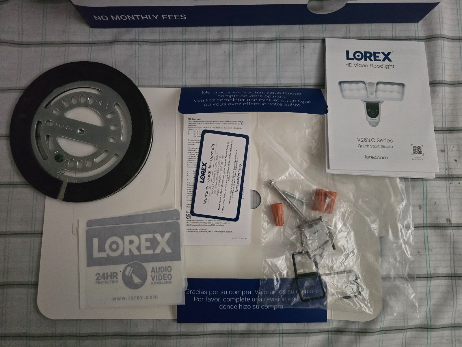 Lorex V261LCD-E 1080p Wi-Fi Floodlight Security Camera (32GB)