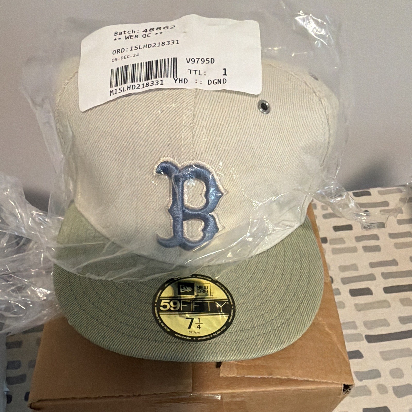 New Era 59FIFTY Fitted Cap Beige/denim Brim Blue "B" Logo Size 7 1/4