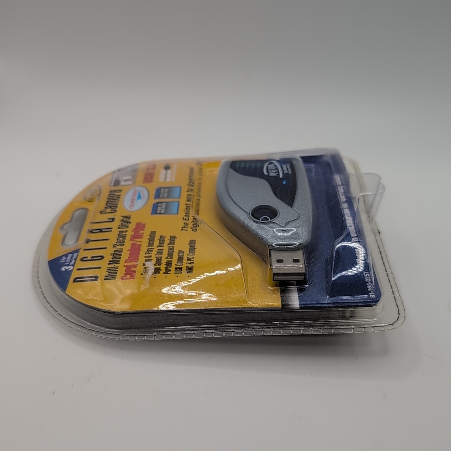 BRAND NEW Digital Camera Multimedia Secure Digital Card Reader/Writer USB 2.0