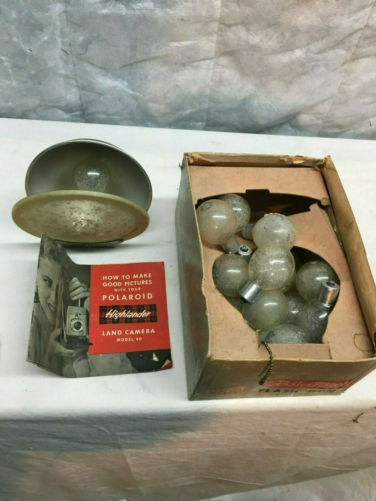 Polaroid Model 281 Flash Gun  w/ Diffuser in Original Box - Extra Bulbs