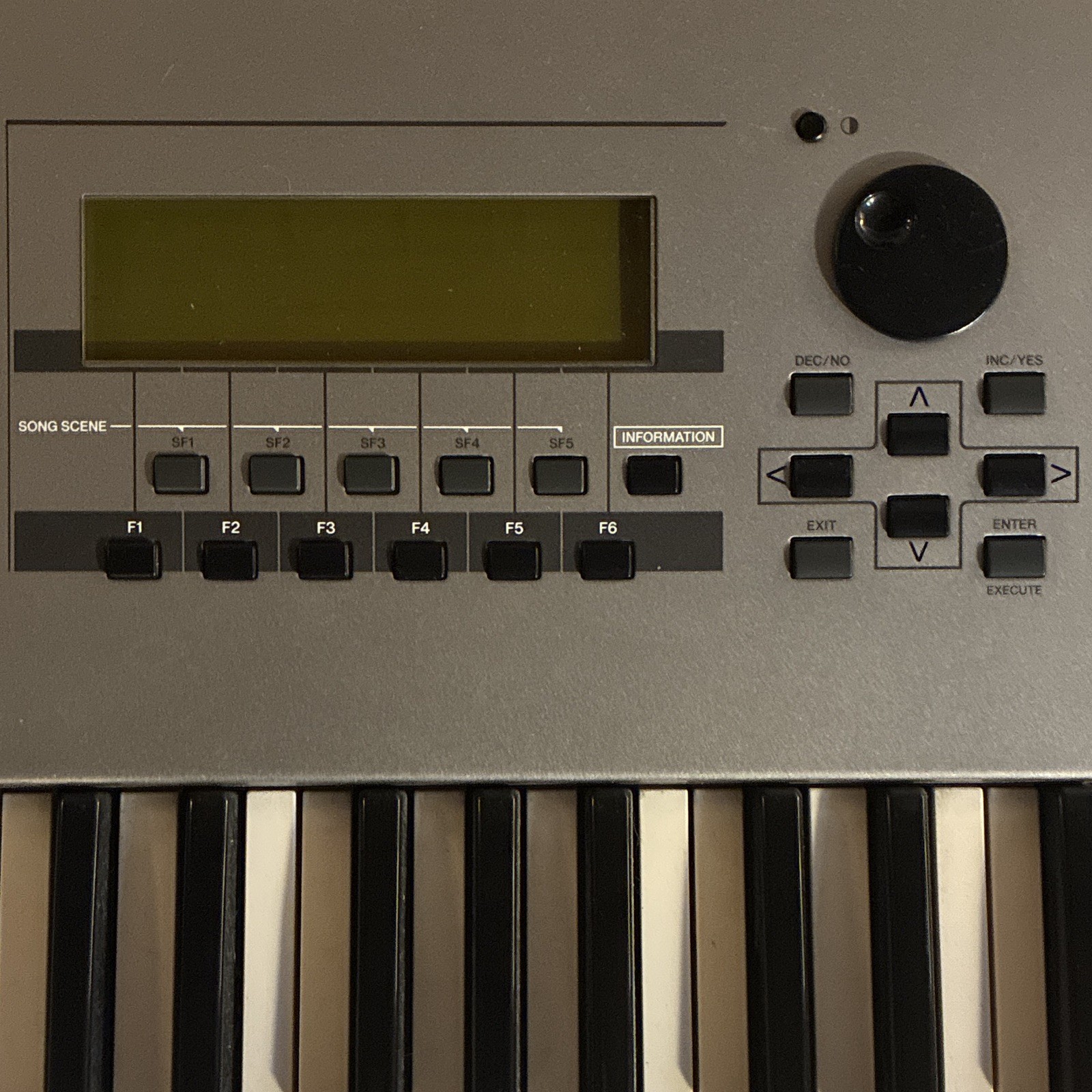 Yamaha MOTIF6 61-Key Digital Synth Workstation w/ Sampling, Sequencer, Arp