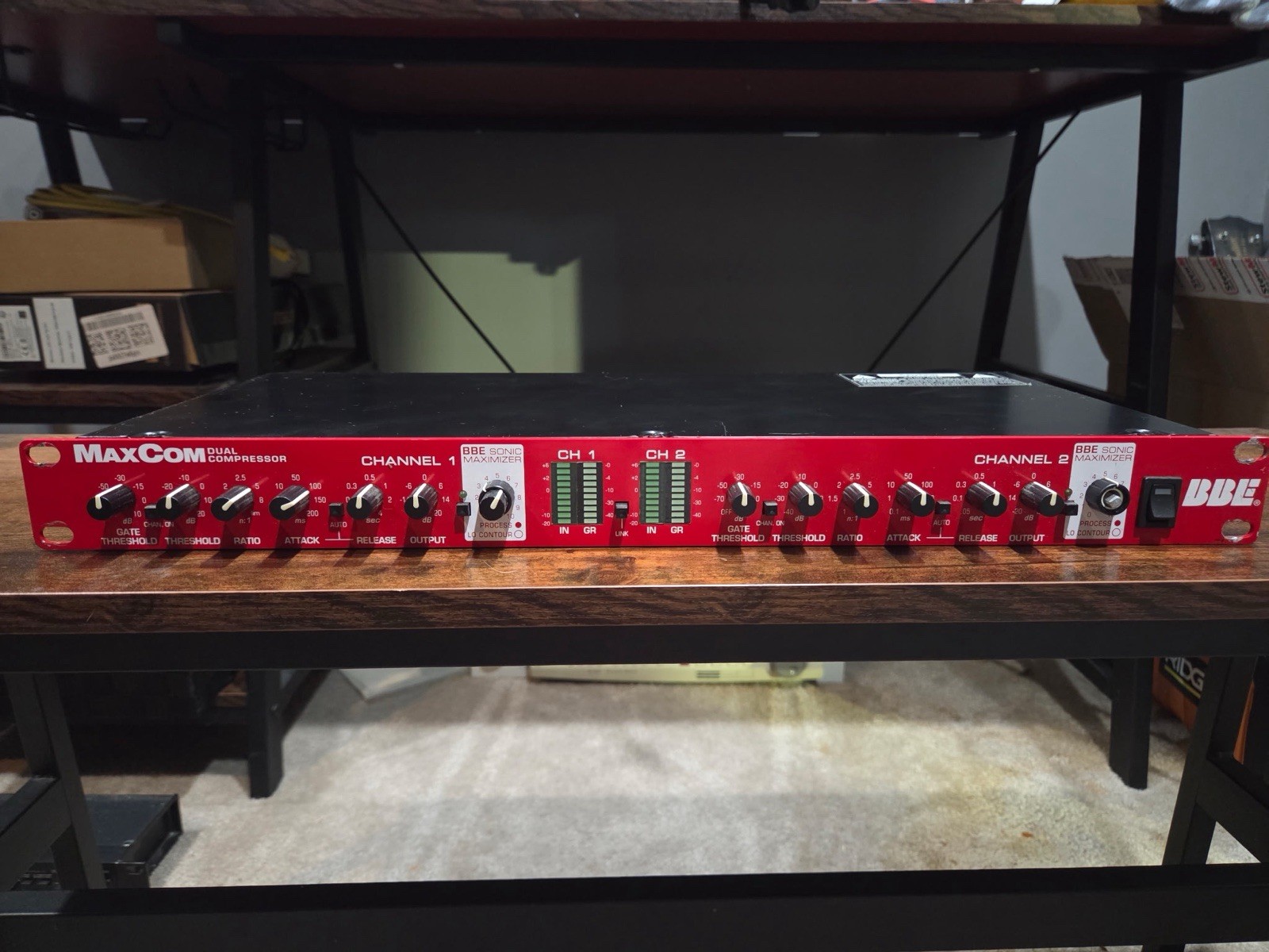 BBE MaxCom Dual Compressor/Limiter 2-Ch 1U Rack Analog Sidechain Red/Black
