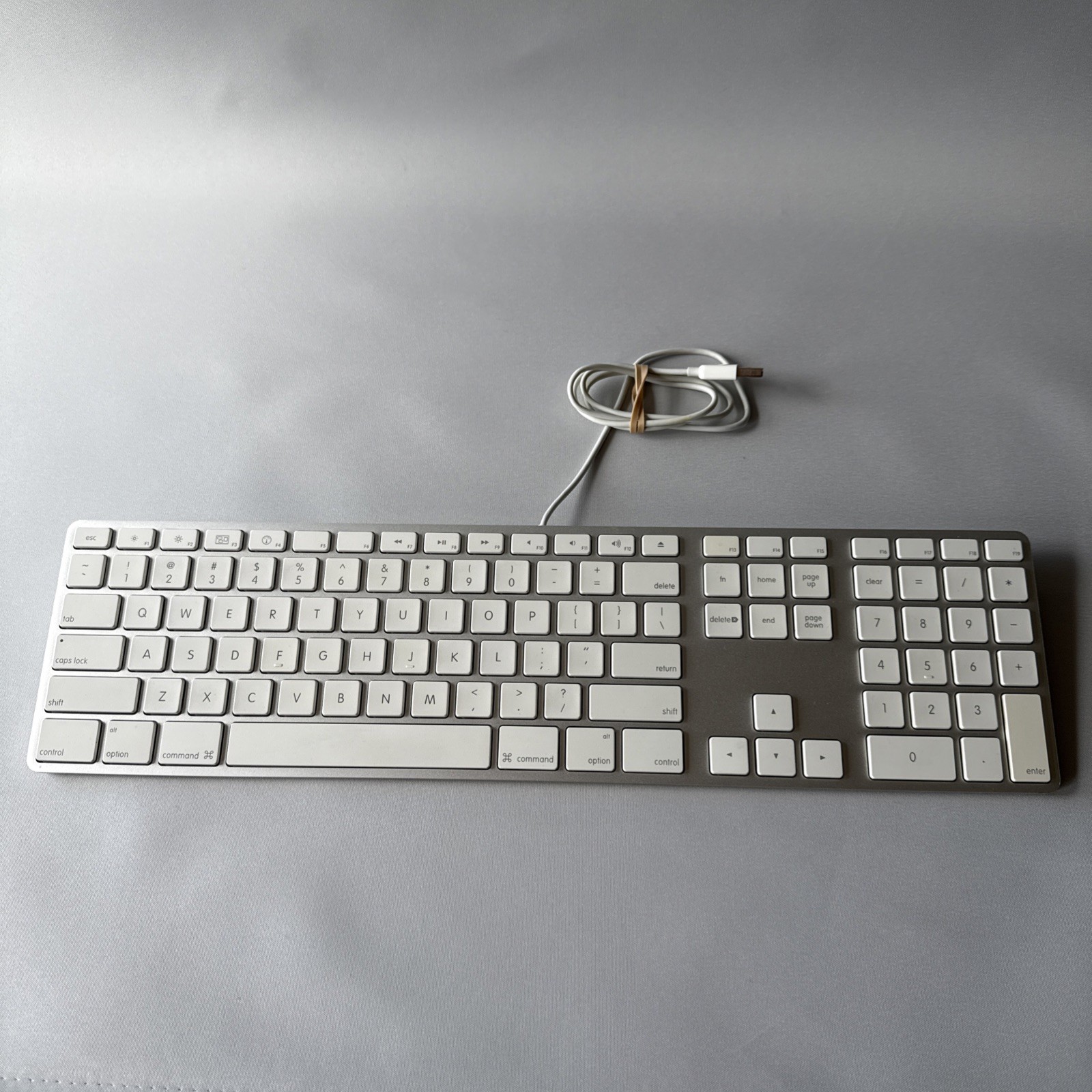 Apple A1243 Aluminum USB WIRED Keyboard MB110LL/A Full Sized Mac Genuine OEM
