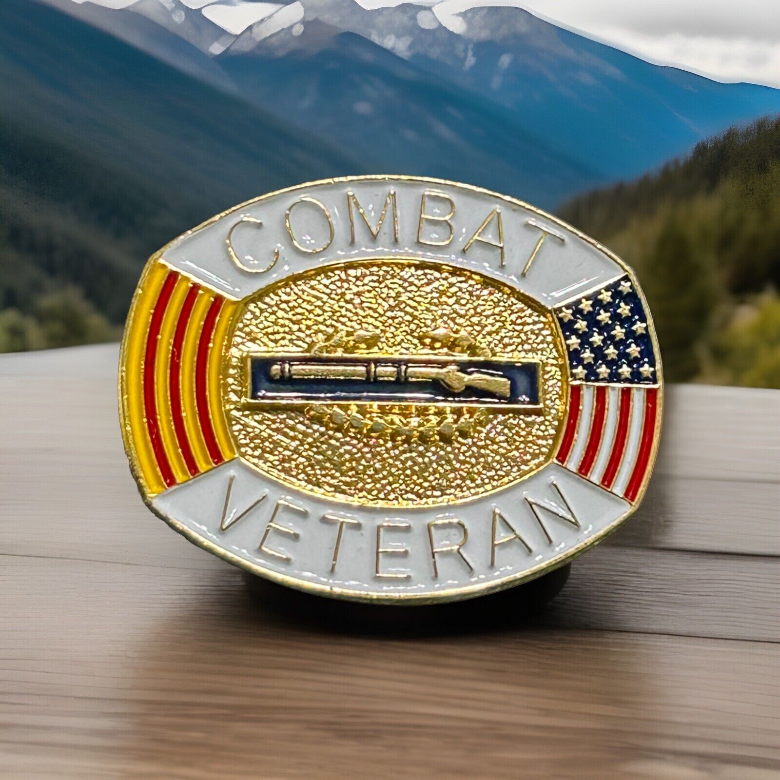 Vietnam Combat Veteran CIB Pin 1” Free Tracked Shipping Army Marines (P25-2)