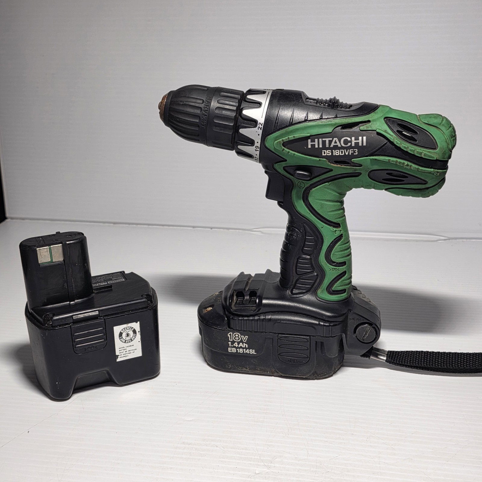 Hitachi DS18DGL 18V Cordless Drill Driver w/ 2 18v Lithium-ion Batterys No Charg