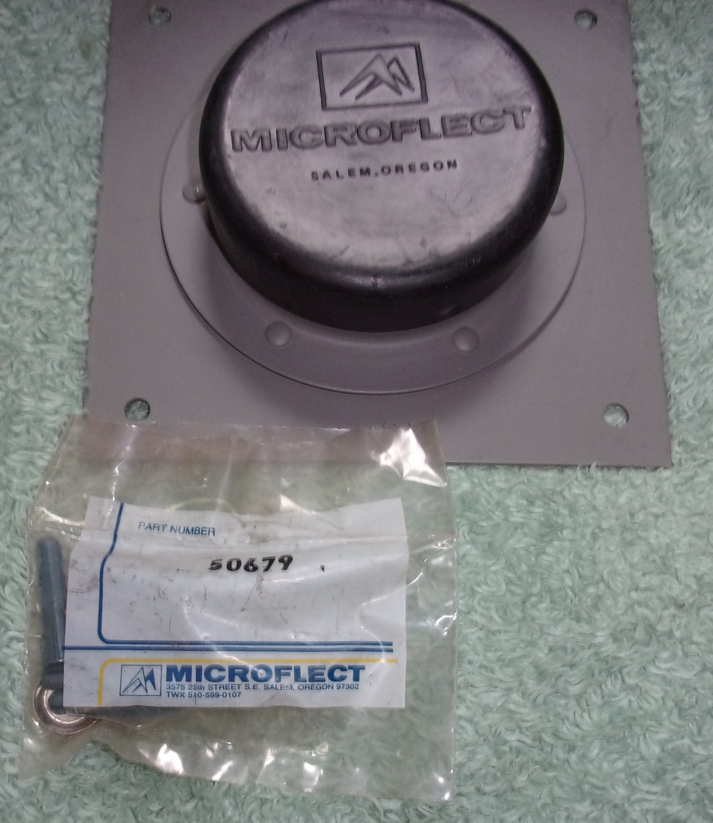 MICROFLECT 4" SINGLE-PORT ENTRY PANEL with mounting screws