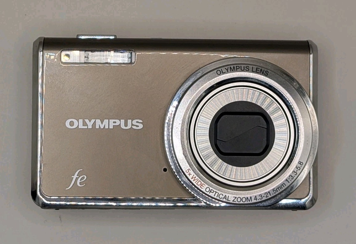 Olympus FE-5035 14.0MP Compact Digital Camera, Charger & Spare Battery