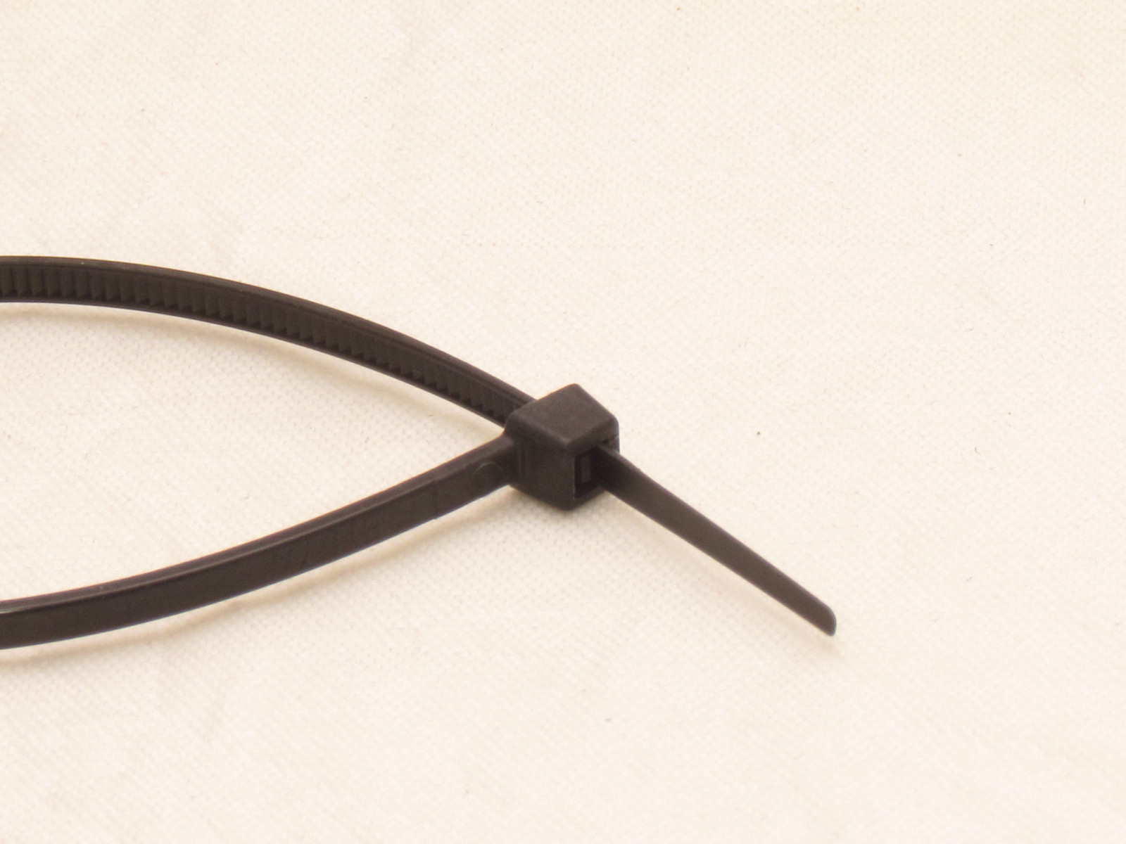 100 X pcs Black 6" Tie Cord Strap 150mm Network Nylon Plastic Cable Wire Zip
