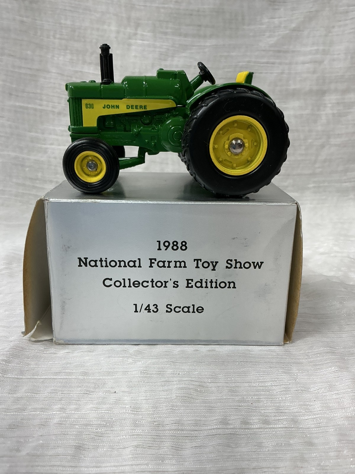 1988 National Farm Toy Show Collector's Edition 1/43 Scale 5599MA