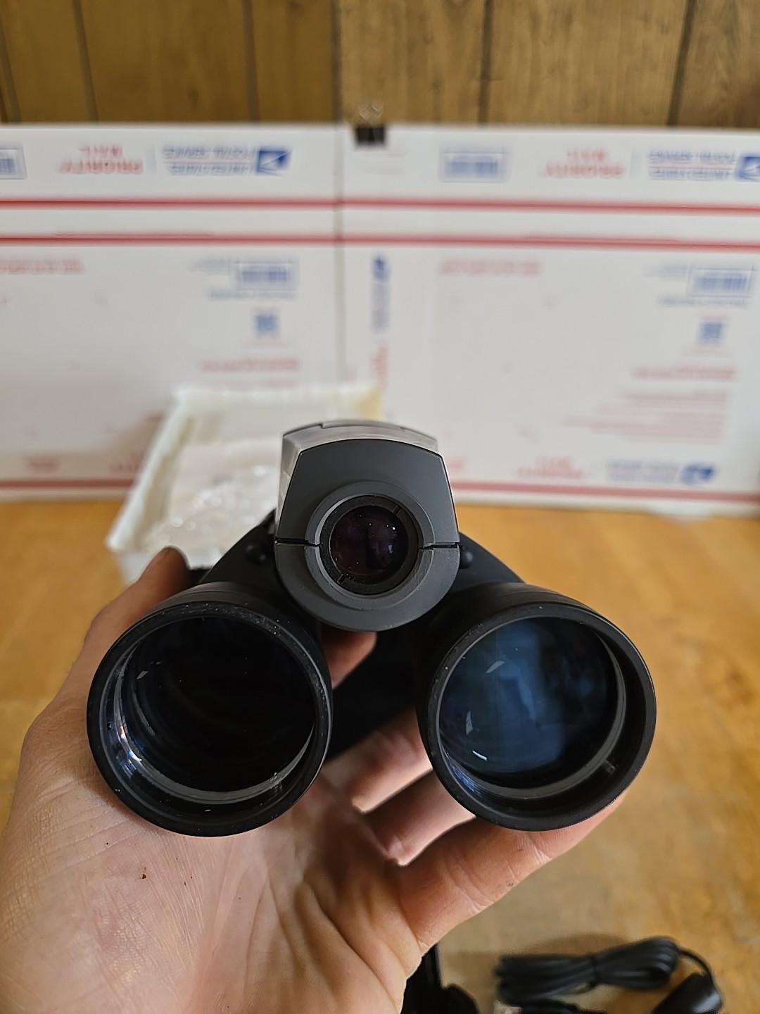 Simmons CaptureView 8x42 Binoculars and Digital Camera Model 822218
