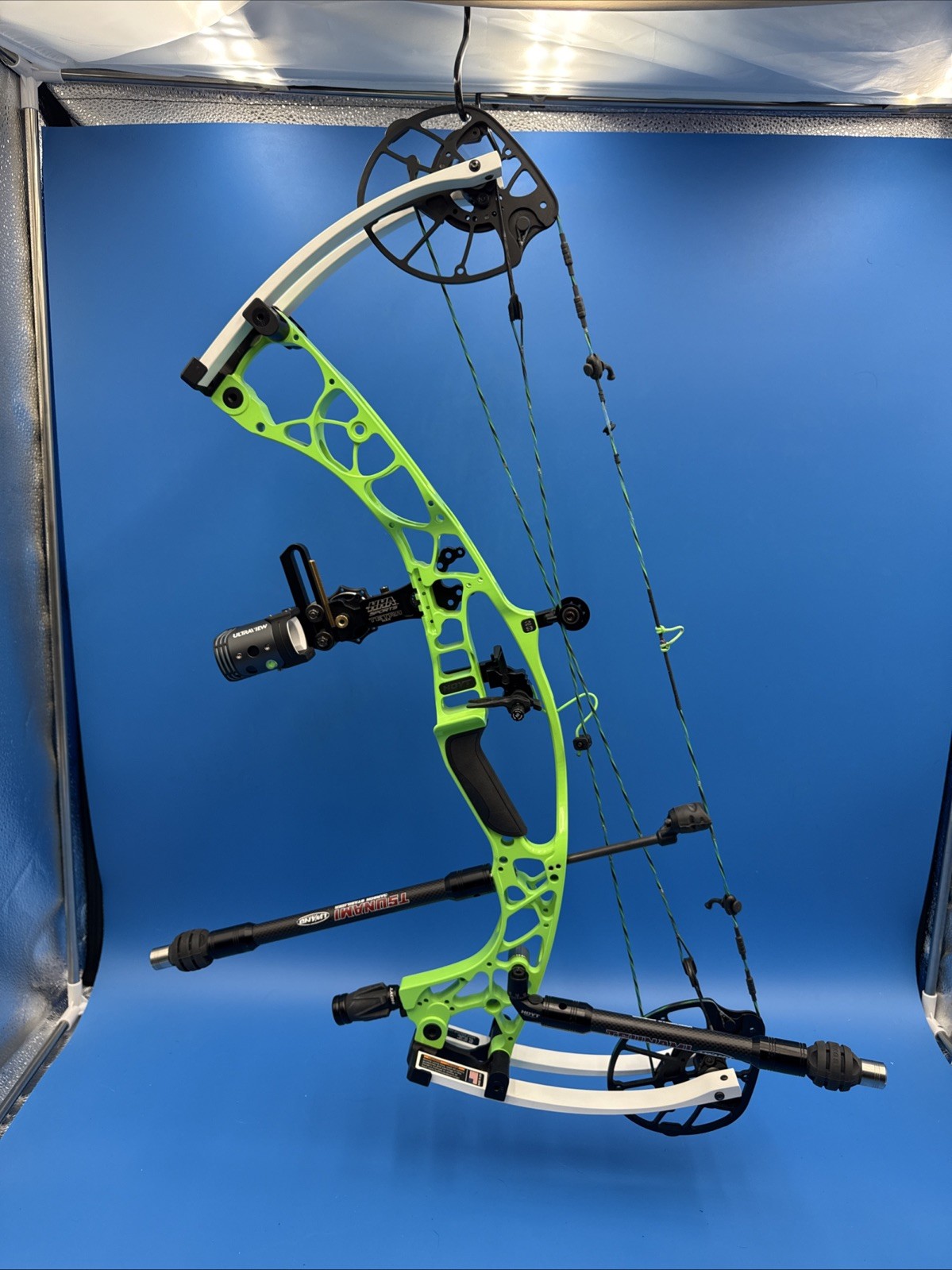 Hoyt AX-2 29, 55-65#, Right-handed-Loaded