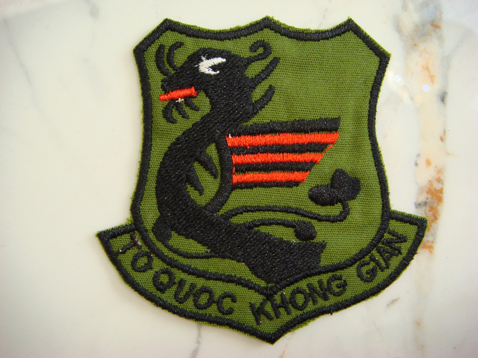 ARVN AIR FORCE insignia " TO QUOC KHONG GIAN ", VIETNAM WAR PATCH