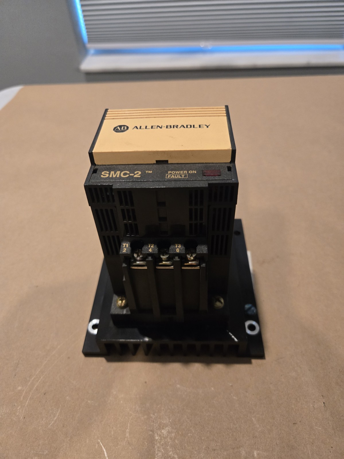 Allen-Bradley SMC-2 Three-Phase Smart Motor Controller USA 150-A05NB