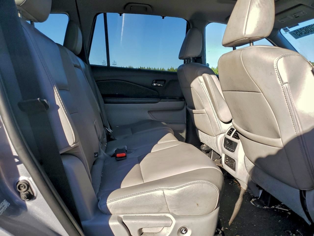 PILOT 2016 Glove Box 4993774