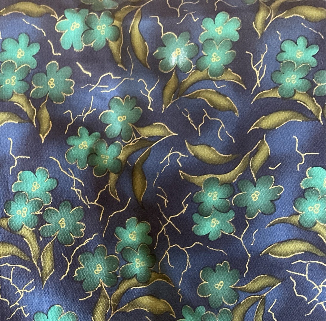 Fat Quarter - cotton fabric - Floral On Blue