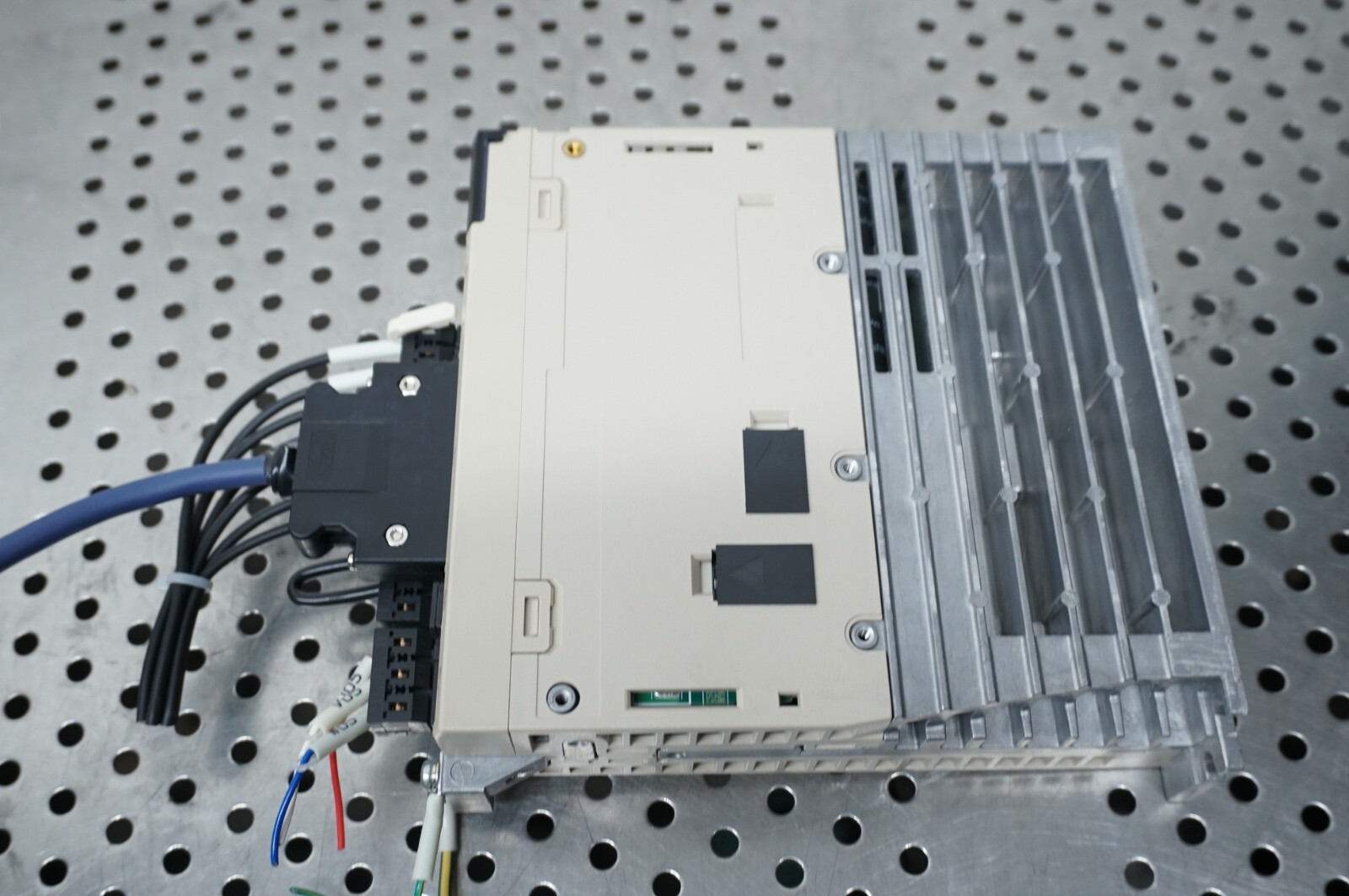 Yaskawa SGD7S-2R8AA0A Servopack SGD7S-2R8AA0A000F77