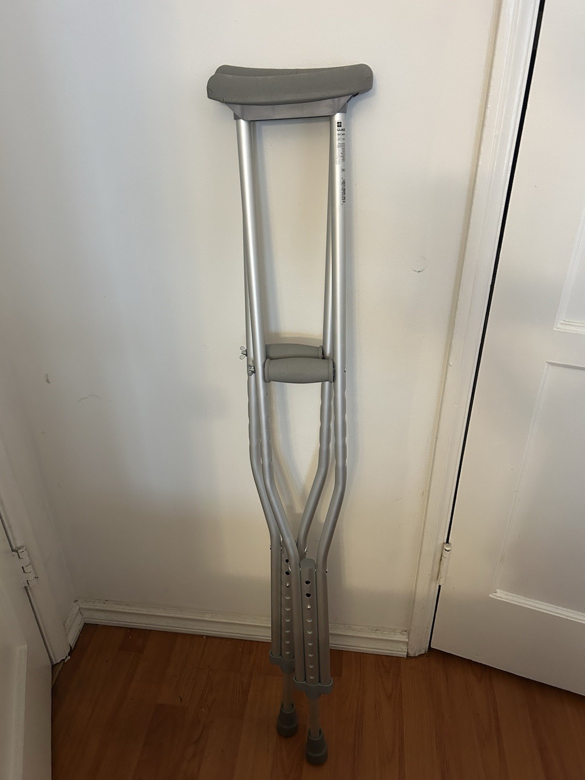 Guardian Aluminum Underarm Crutches – 300 lb Capacity