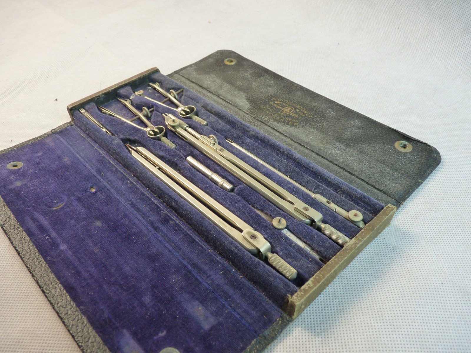 CASED VINTAGE A.G THORNTON "TECHSET" DRAUGHTSMAN'S TECHNICAL DRAWING INSTRUMENTS