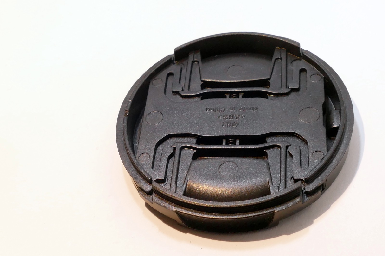 62mm Lens Cap Front center pinch black plastic